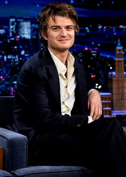 Joe Keery photo