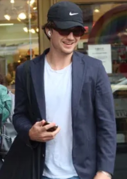 Joe Keery photo