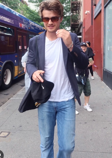 Joe Keery photo