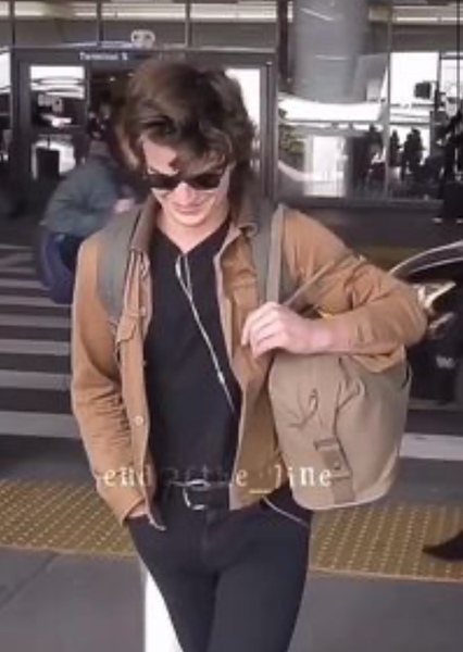 Joe Keery photo