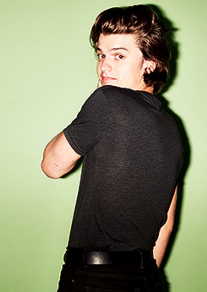 Joe Keery photo