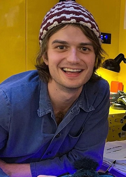 Joe Keery photo