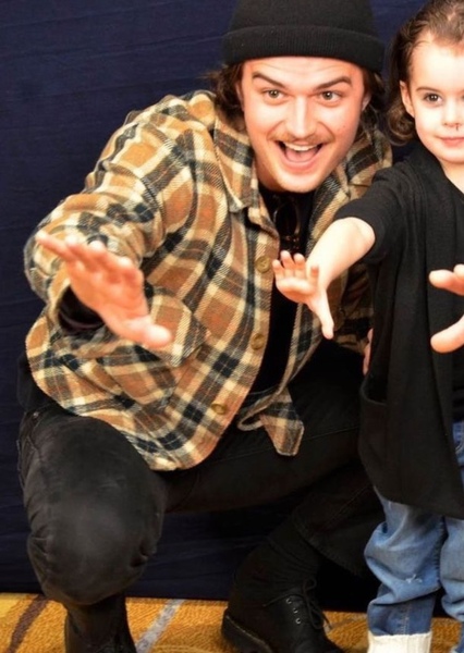 Joe Keery photo