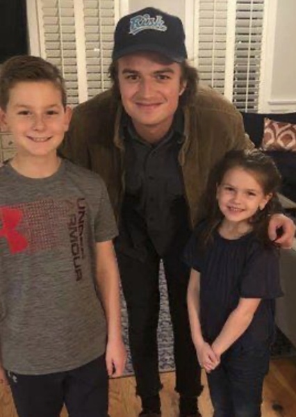 Joe Keery photo