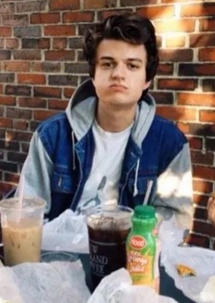 Joe Keery photo