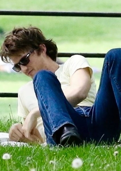 Joe Keery photo