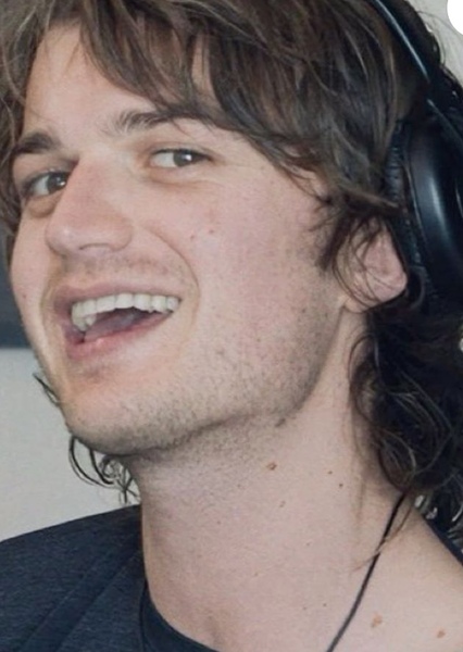 Joe Keery photo