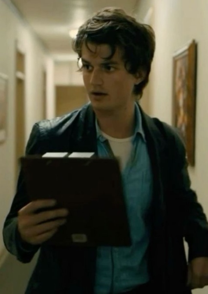 Joe Keery photo