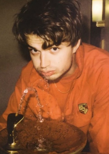Joe Keery photo