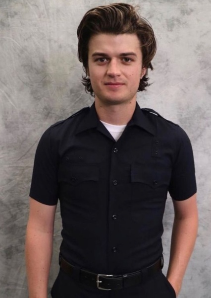 Joe Keery photo