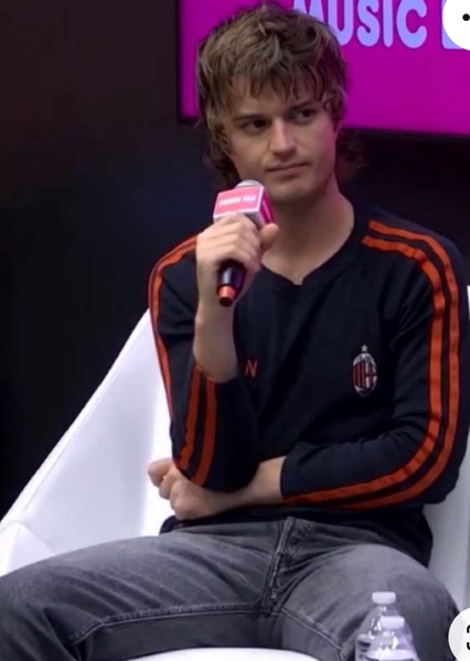 Joe Keery photo