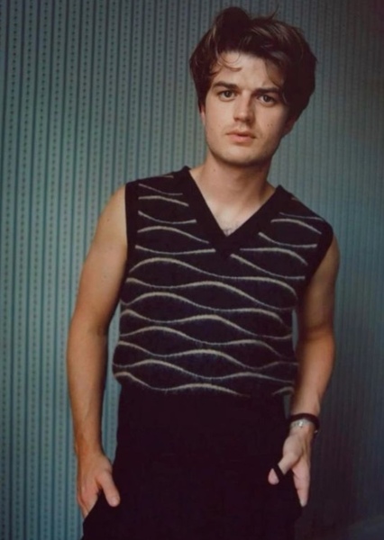 Joe Keery photo