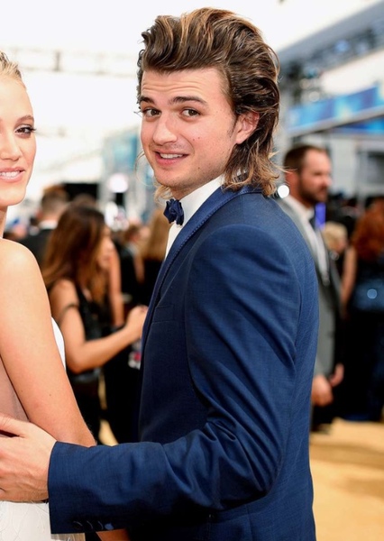 Joe Keery photo