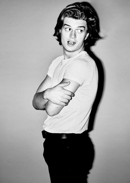 Joe Keery photo