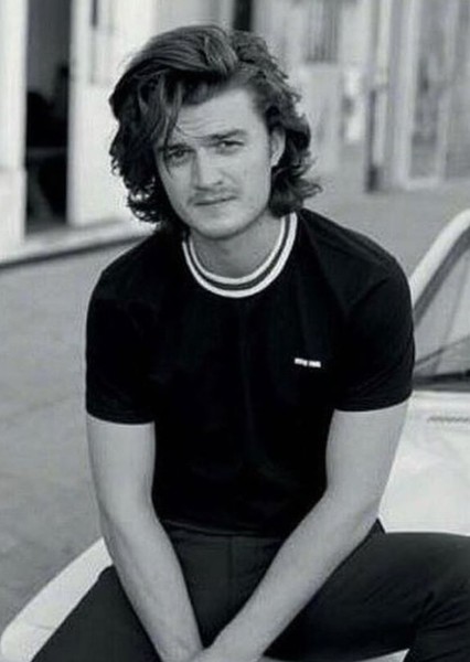 Joe Keery photo