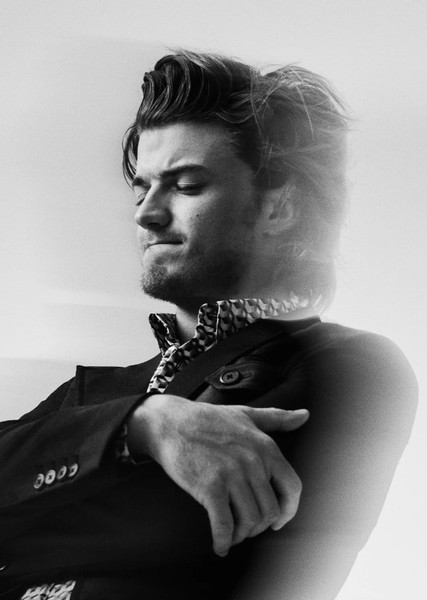 Joe Keery photo
