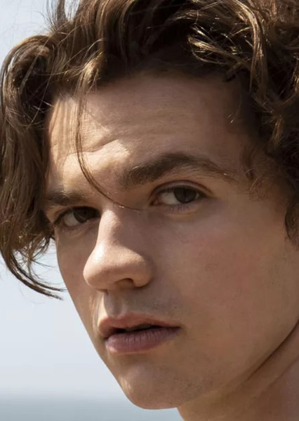 Joel Courtney photo