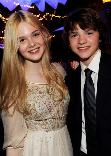 Joel Courtney and Elle Fanning