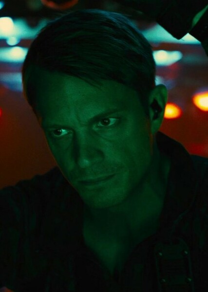 Joel Kinnaman photo