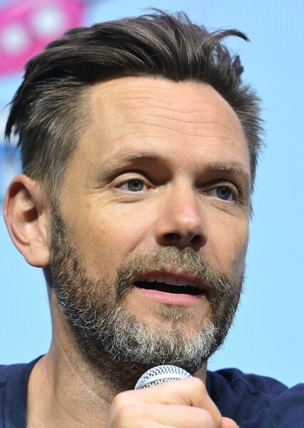 Joel McHale photo