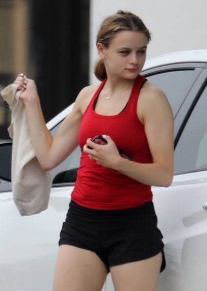 Joey King photo