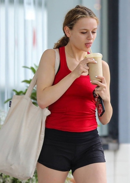 Joey King photo
