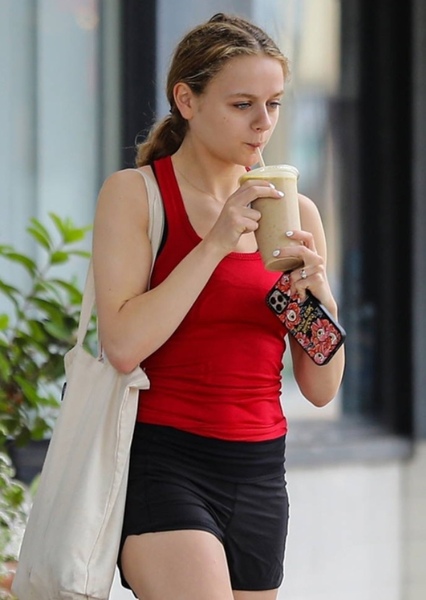 Joey King photo