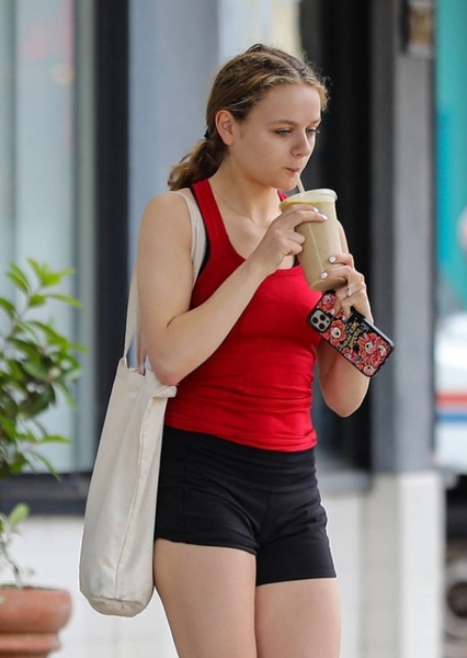 Joey King photo
