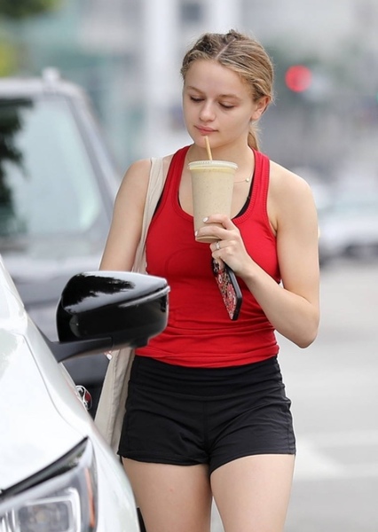 Joey King photo