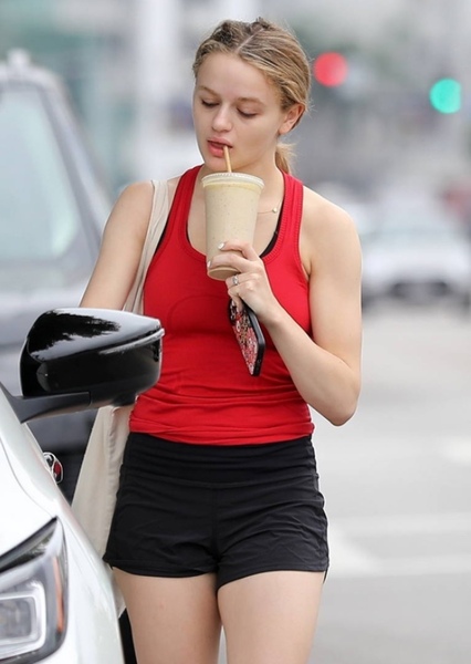 Joey King photo