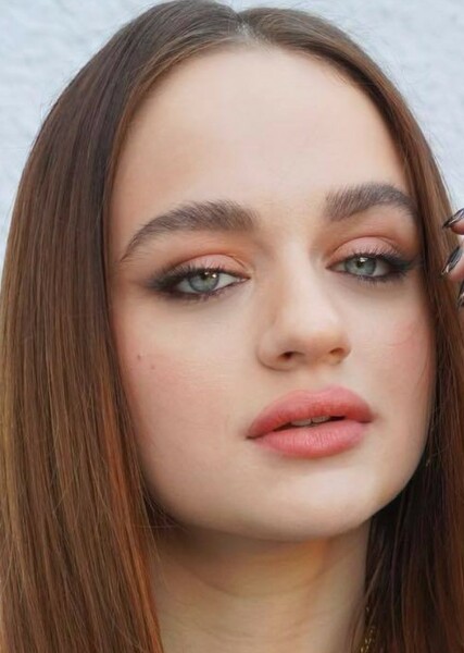 Joey King photo