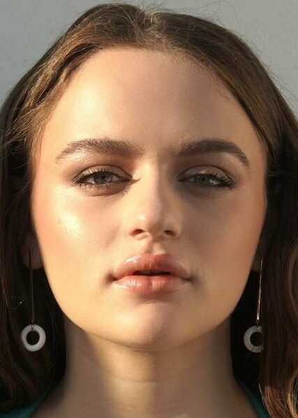 Joey King photo