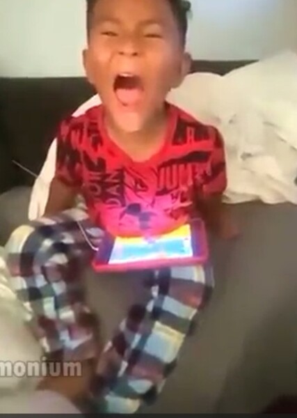 joey the yelling ipad boy.