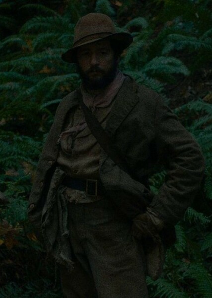 John Magaro photo