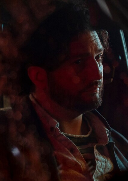 John Magaro photo