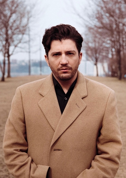 John Magaro photo