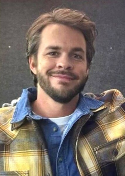 Johnny Simmons photo