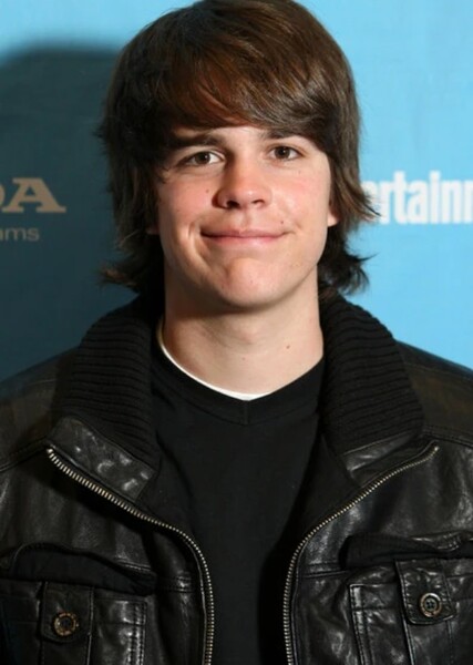 Johnny Simmons photo