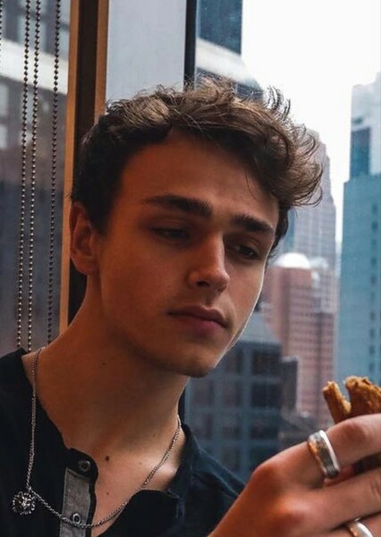 Jonah Marais photo