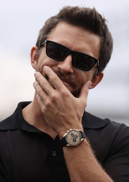 Jonathan Bailey photo