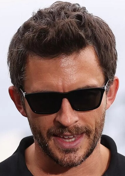 Jonathan Bailey photo