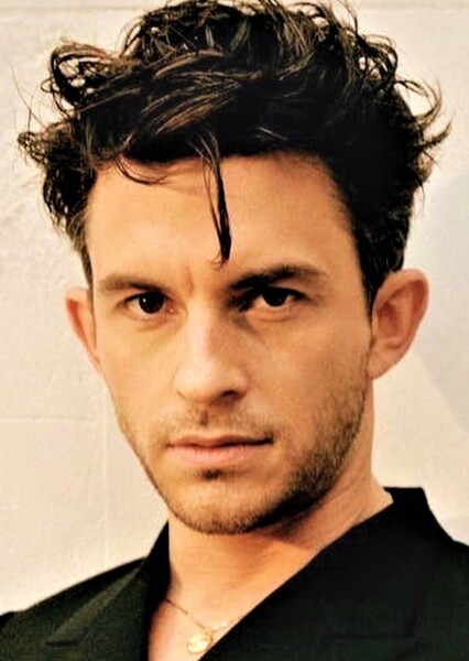 Jonathan Bailey photo