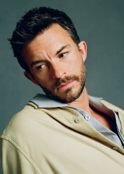 Jonathan Bailey photo