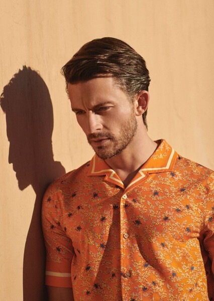 Jonathan Bailey photo