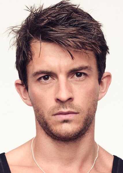 Jonathan Bailey photo