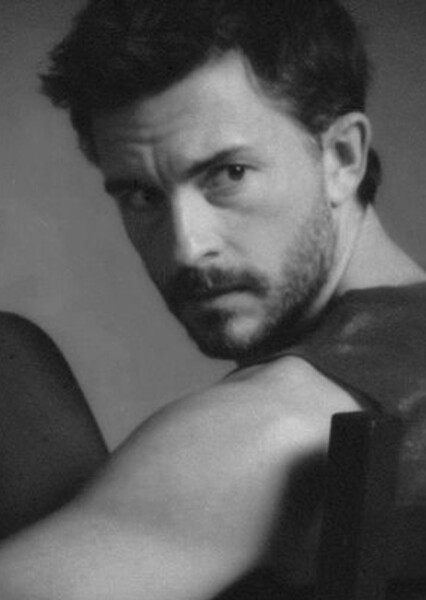 Jonathan Bailey photo