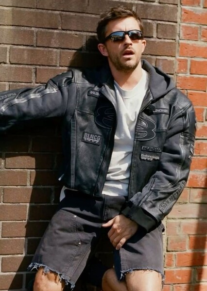 Jonathan Bailey photo