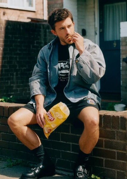 Jonathan Bailey photo