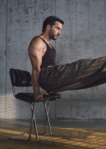 Jonathan Bailey photo