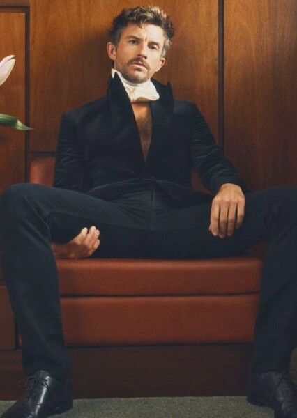 Jonathan Bailey photo